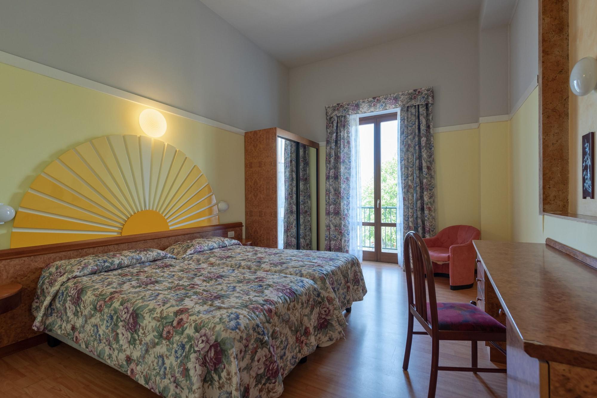 Park Hotel Jolanda ซานเซโน ดี มอนตาญญา ภายนอก รูปภาพ