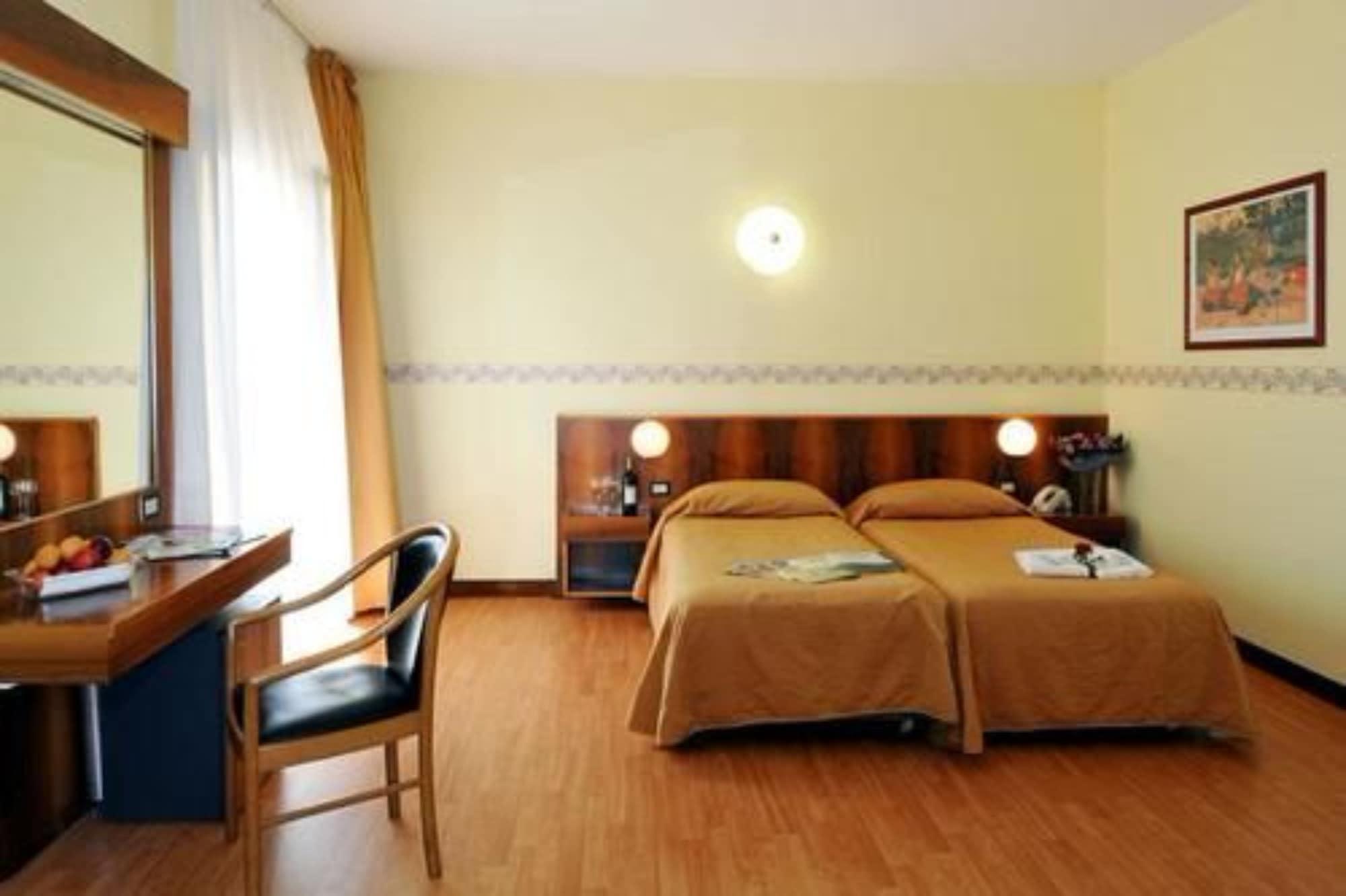 Park Hotel Jolanda ซานเซโน ดี มอนตาญญา ภายนอก รูปภาพ