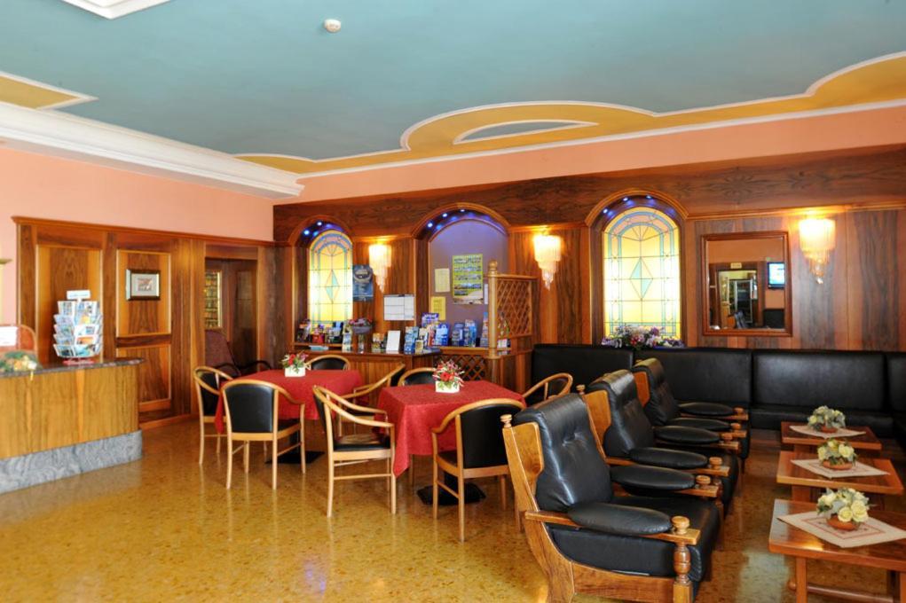 Park Hotel Jolanda ซานเซโน ดี มอนตาญญา ภายนอก รูปภาพ